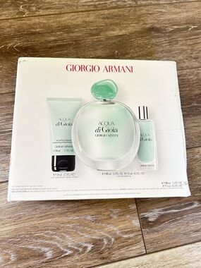 Giorgio Armani Acqua di Gioia Gift Set - Mint Green and White
